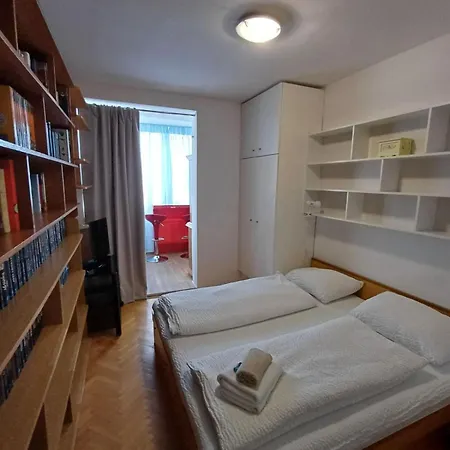Moonlight Apartment *